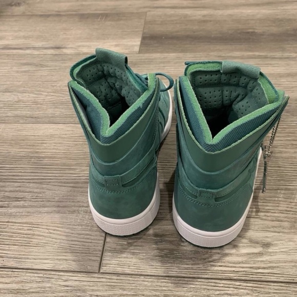 Jordan 1 High Zoom Air CMFT
Emerald Green (Women's) - Picture 6 of 10